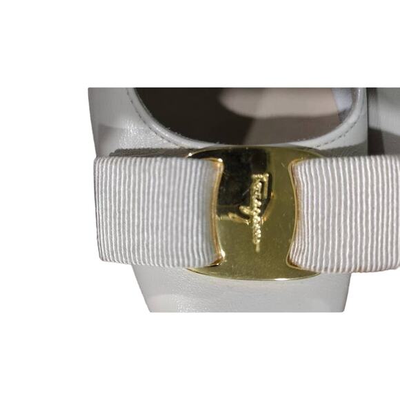 Salvatore Ferragamo Cream Leather Iconic Vara Pumps, Size 6 - Picture 4 of 7